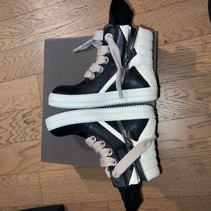 EXCELLENT CONDITION GENTLY WORN RICK OWENS SIZE 42 / US MENS 8.5